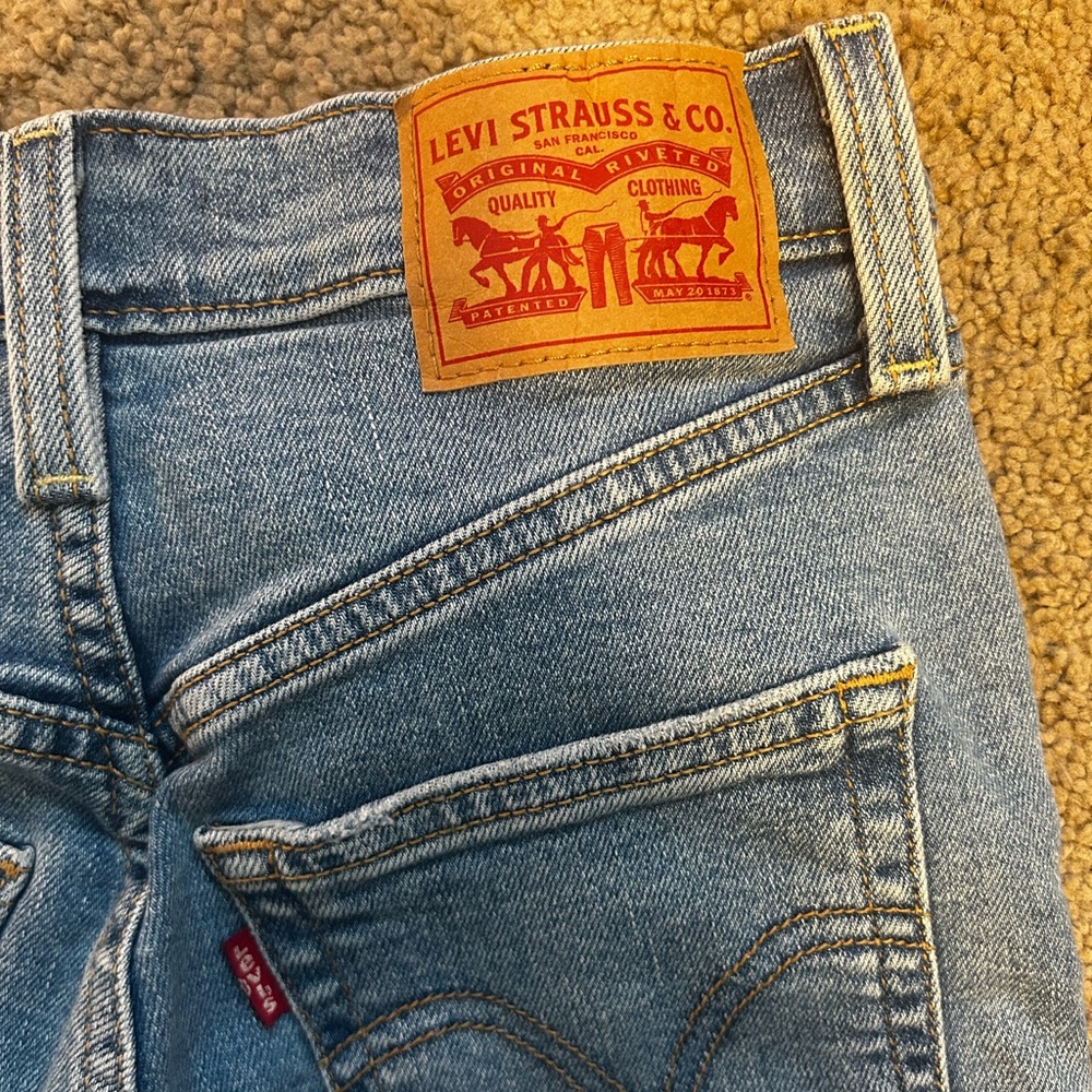 Levi's Ribcage Straight Ankle Jeans